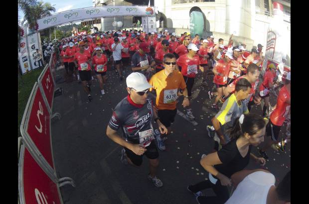 Esteban Jaramillo y Sebastián Salazar - Más de 10 mil competidores se dieron cita en esta histórica cita deportiva que se corría en las modalidades de 5, 10, 21 y 42 kilómetros.