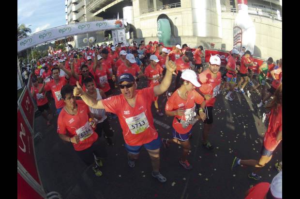 Esteban Jaramillo y Sebastián Salazar - Más de 10 mil competidores se dieron cita en esta histórica cita deportiva que se corría en las modalidades de 5, 10, 21 y 42 kilómetros.