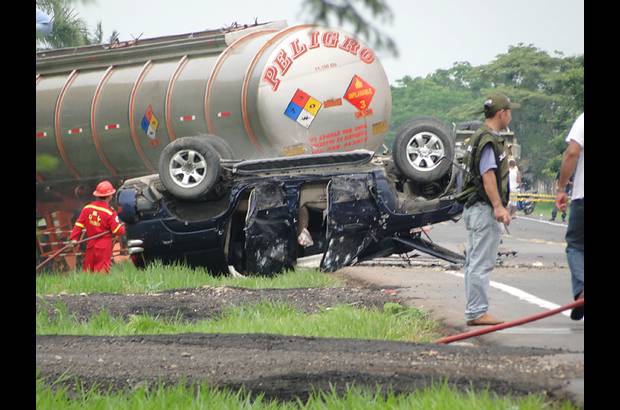 Colprensa - V&#237;ctor Carranza, conocido como el Zar de las esmeraldas, fue v&#237;ctima de un atentado en el kil&#243;metro 40 de la v&#237;a Villavicencio - Puerto L&#243;pez, del cual sali&#243; ileso el 29 de marzo de 2012.