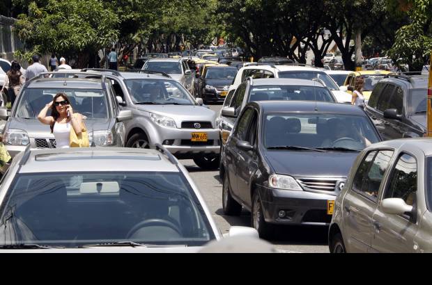 Jaime Pérez - Muchas personas escogieron el transporte particular para llegar a los puestos de votación.