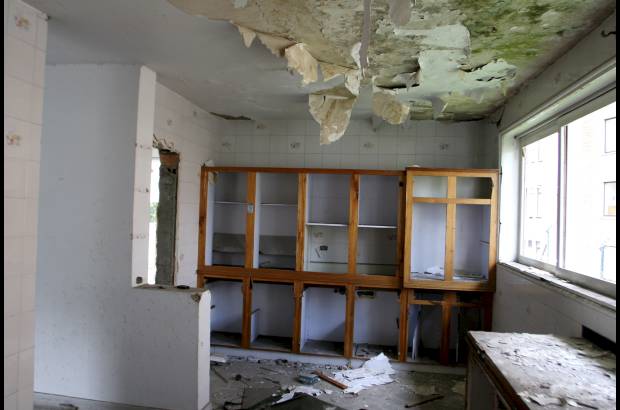 Jaime P&#233;rez - Esta es la vivienda que figura a nombre del exportero Ren&#233; Higuita. El predio, que se encuentra en proceso de extinci&#243;n de dominio, est&#225; abandonado desde hace varios a&#241;os. Esto se ha convertido en un problema permanente para los vecinos.