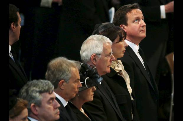 Reuters - Los exprimeros ministros brit&#225;nicos tambi&#233;n asistieron a la ceremonia: Gordon Brown, Tony Blair, John Major y el actual mandatario David Cameron.