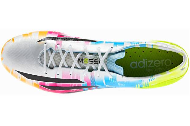 FOTOS CORTES&#205;A - Adidas ya produjo unos zapatos para la estrella de la NBA Derrick Rose, de los Chicago Bulls, con un estilo muy parecido a los nuevos F50 de Messi.
