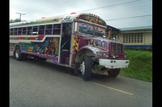 Nelson Matta - Un &#39;diablo rojo&#39;, as&#237; le llaman a los buses de servicio p&#250;blico en Ciudad de Panam&#225;.
