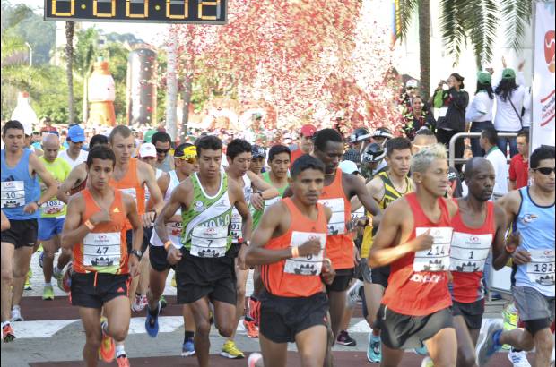 Esteban Jaramillo y Sebastián Salazar - Más de 10 mil competidores se dieron cita en esta histórica cita deportiva que se corría en las modalidades de 5, 10, 21 y 42 kilómetros.