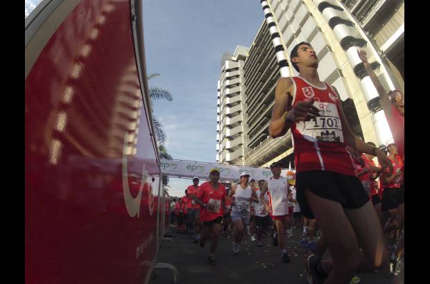 Esteban Jaramillo y Sebastián Salazar - Más de 10 mil competidores se dieron cita en esta histórica cita deportiva que se corría en las modalidades de 5, 10, 21 y 42 kilómetros.