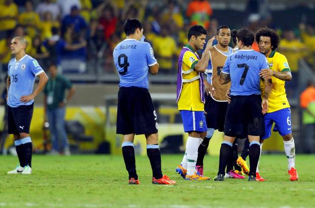 FOTO REUTERS - Brasil espera a su rival que saldr&#225; de la otra semifinal entre Espa&#241;a e Italia este jueves. El campe&#243;n del torneo se decidir&#225; el pr&#243;ximo domingo.
