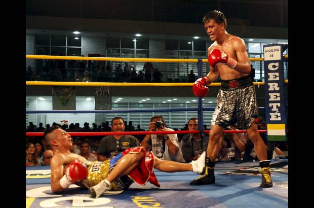 Manuel Saldarriaga - Pero dos golpes, un gancho de derecha y un recto de izquierda mandaron a Luis a la Lona.