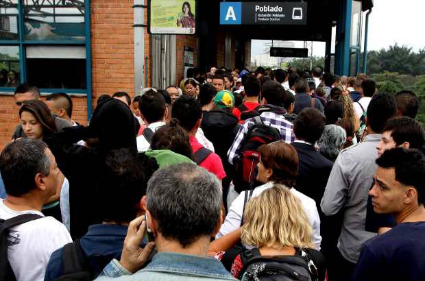 Foto Donaldo Zuluaga - A las 5 de la mañana de este domingo comenzó la operación comercial de la estación Sabaneta del metro.
