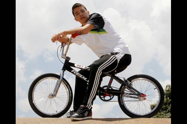 Jaime Pérez - Todos los días hace terapia en Indeportes Antioquia. Dijeron que el proceso de recuperación podría durar hasta cinco meses. Lleva 1 mes y 20 días y se siente muy bien.