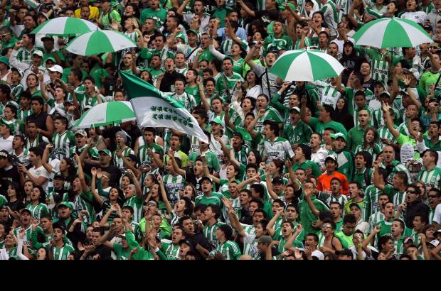 Jaime P&#233;rez - Los del Sur no pararon de alentar y disfrutaron el d&#237;a y la fiesta verde y blanca.