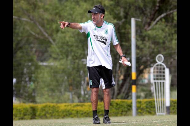 Foto Hernán Vanegas - Juan Carlos Osorio le agradece a Millos por ponerlo a dirigir en Colombia, pero asegura que con definición Nacional puede ganarle.