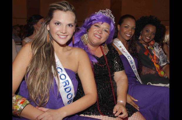 Colprensa - El tercer lugar lo obtuvo Belisa Brango, madre de la Se&#241;orita C&#243;rdoba, quien estuvo disfrazada de Gloria Trevi.