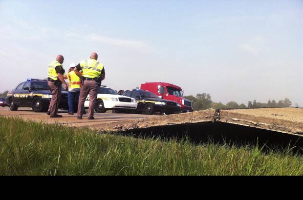 AP - El calor fue tan intenso en el suroeste de Michigan que se ondul&#243; el pavimento.