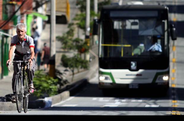 Manuel Saldarriaga - El Metro exhort&#243; a la comunidad a que respete la troncal del metropl&#250;s porque en mucha parte de su recorrido la invaden ciclistas, caminantes y personas con movilidad reducida que ponen en riesgo sus vidas.