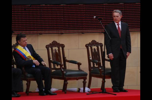 AP - El presidente Santos destac&#243; el legado de &#193;lvaro Uribe.