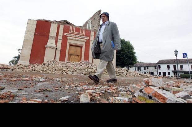 AP - El epicentro del temblor, el más fuerte que sacude Italia en tres años, se ubicó cerca de la ciudad de Módena, en la región de Emilia-Romagna, en el valle del río Po, y los temblores se sintieron en varios regiones aledañas como Liguria, que tiene frontera con Francia, y Friuli, que limita con Eslovenia.