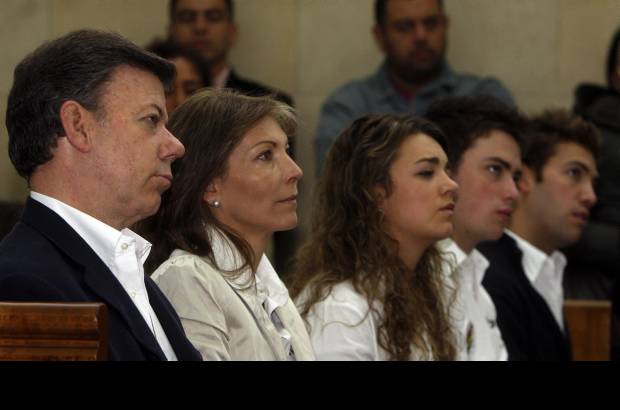 Colprensa - La nueva familia presidencial est&#225; conformada por Juan Manuel Santos, Mar&#237;a Clemencia Rodr&#237;guez, Mart&#237;n, Mar&#237;a Antonia y Esteban.