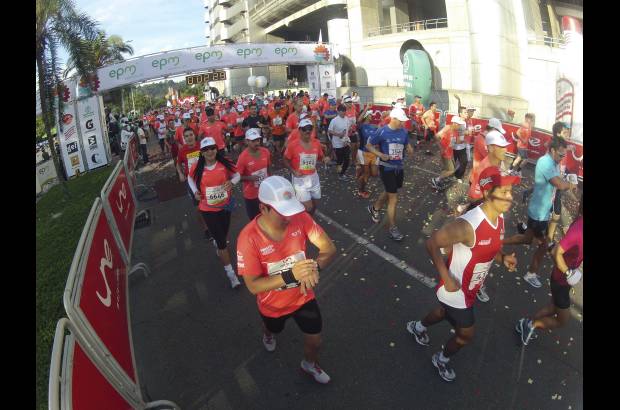 Esteban Jaramillo y Sebastián Salazar - Más de 10 mil competidores se dieron cita en esta histórica cita deportiva que se corría en las modalidades de 5, 10, 21 y 42 kilómetros.