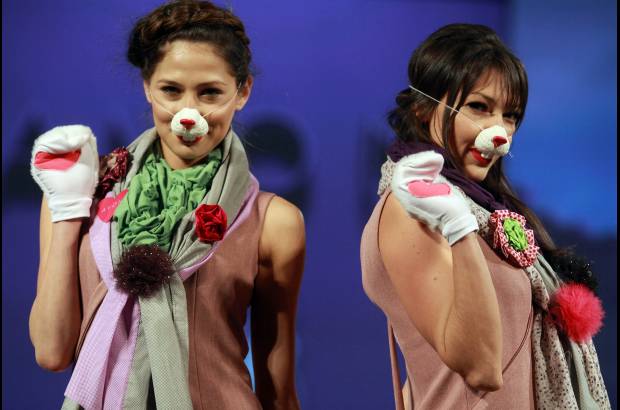 Colprensa-Raúl Palacios - La pasarela tiene como propósito hacer un llamado a las mujeres por el autocuidado y la prevención del cáncer.