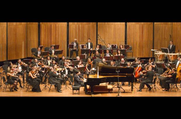 Edwin Bustamante - Lang Lang estuvo acompa&#241;ado por la Filarm&#243;nica de Medell&#237;n y el maestro Alejandro Posada.