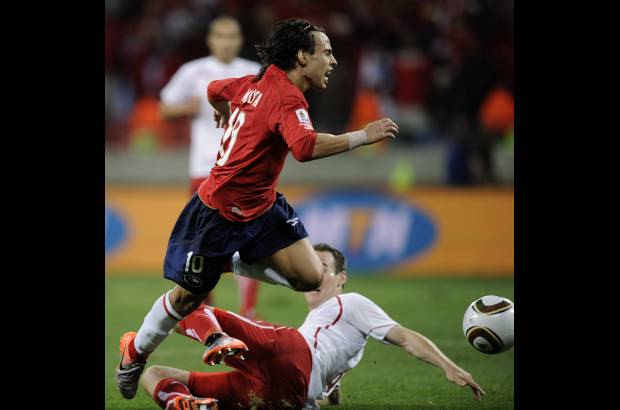 AP - Desde el entrenador hasta el último jugador de la plantilla, Chile no renuncia a su estilo.