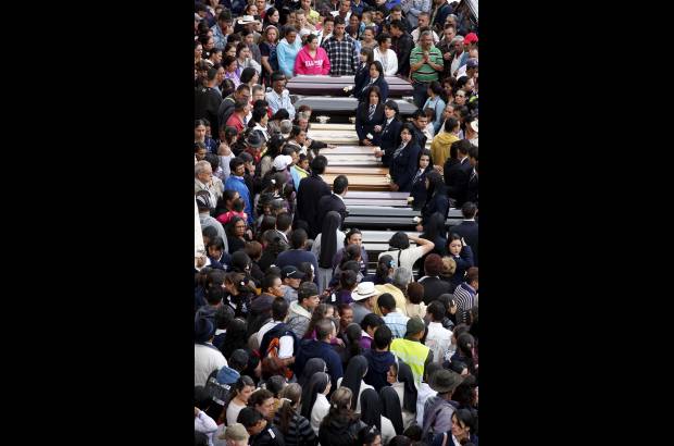 Foto Manuel Saldarriaga, enviado especial - La comunidad acompañó a las familias de las víctimas y clamó justicia.