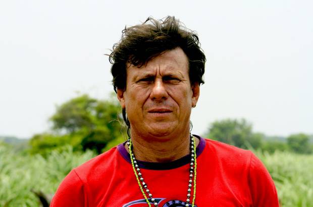 Cortes&#237;a Canal Caracol - JES&#218;S FRANCISCO CORZO: Trabaja como zapatero guarnecedor y es un pescador ocasional. Aficionado al f&#250;tbol. Lo que m&#225;s le gusta de su vida es el reconocimiento del que goza entre sus paisanos por sus habilidades acu&#225;ticas.