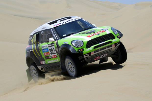 REUTERS - El piloto franc&#233;s St&#233;phane Peterhansel (Mini) gan&#243; este domingo la segunda etapa del Dakar y alcanz&#243; el liderato de la competencia.
