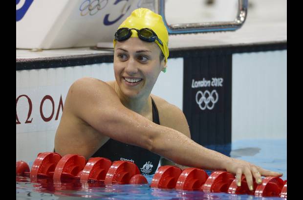 AP - La nadadora australiana, Stephanie Rice, roba miradas en Londres.