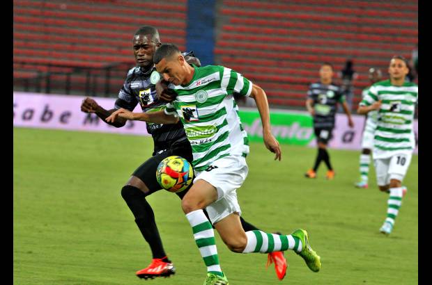 Juan Antonio S&#225;nchez - A pesar de la cantidad de figuras que ofrecieron el espect&#225;culo en el D&#237;a del F&#250;tbol Antioque&#241;o, el p&#250;blico no lleg&#243; en la cantidad esperada. El partido central qued&#243; 3-2 a favor de los dirigidos por Pedro Sarmiento. Envigado e Itag&#252;&#237; empataron 0-0 y la belleza se hizo presente con las Diosas del F&#250;tbol, que participaron de la previa de los encuentros. El dinero recaudado se destinar&#225; a la Unidad de Neonatos del San Vicente de Paul.