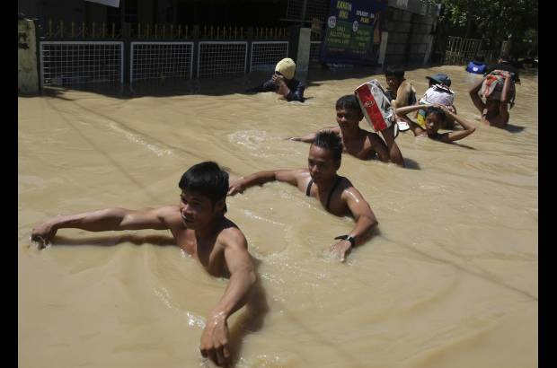 AP - Según el Centro Nacional de Prevención de Desastres, por lo menos 21 de las víctimas son menores que perdieron la vida golpeados por árboles derribados por el vendaval, sepultados por desprendimientos de tierra, ahogados o electrocutados.
