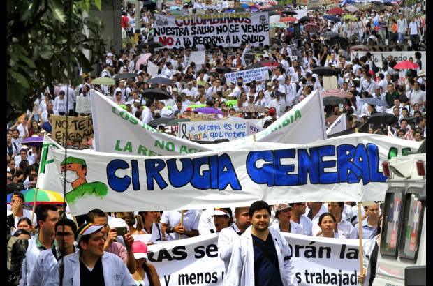 Juan Antonio S&#225;nchez - En otros municipios de Antioquia tambi&#233;n se sumaron a la jornada de movilizaci&#243;n. M&#233;dicos y enfermeras de varias regiones del departamento expresaron sus voz de apoyo a la protesta.