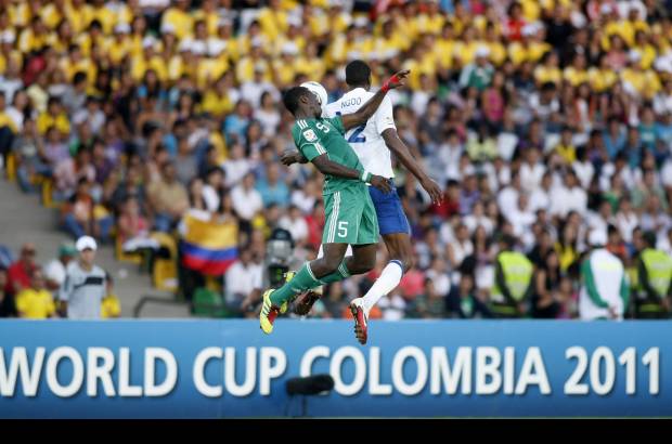 Reuters - Los dos equipos arriesgaron poco en la primera media hora. Reci&#233;n hacia el final del primer tiempo, fue cuando los nigerianos comenzaron a insinuarse m&#225;s al ataque.