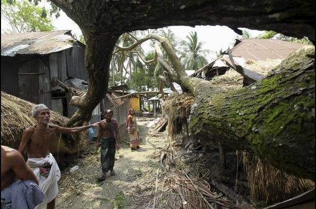 Reuters - Fuertes vientos impactaron Asia, afectando comunidades.