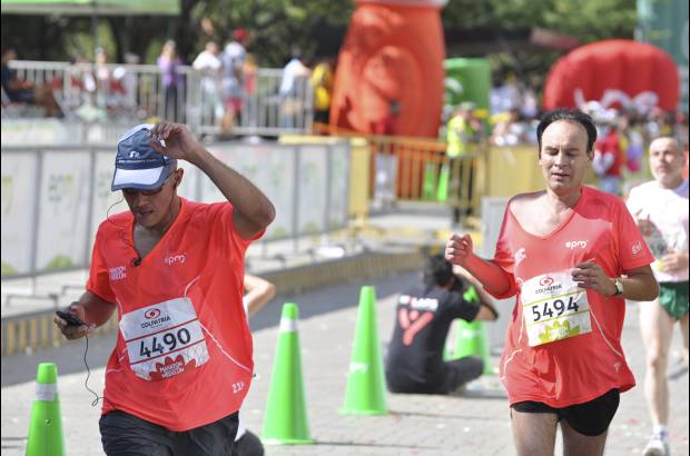 Esteban Jaramillo y Sebasti&#225;n Salazar - M&#225;s de 10 mil competidores se dieron cita en esta hist&#243;rica cita deportiva que se corr&#237;a en las modalidades de 5, 10, 21 y 42 kil&#243;metros.