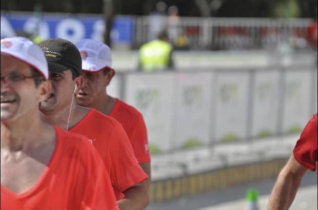 Esteban Jaramillo y Sebasti&#225;n Salazar - M&#225;s de 10 mil competidores se dieron cita en esta hist&#243;rica cita deportiva que se corr&#237;a en las modalidades de 5, 10, 21 y 42 kil&#243;metros.