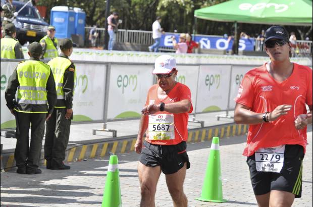 Esteban Jaramillo y Sebasti&#225;n Salazar - M&#225;s de 10 mil competidores se dieron cita en esta hist&#243;rica cita deportiva que se corr&#237;a en las modalidades de 5, 10, 21 y 42 kil&#243;metros.
