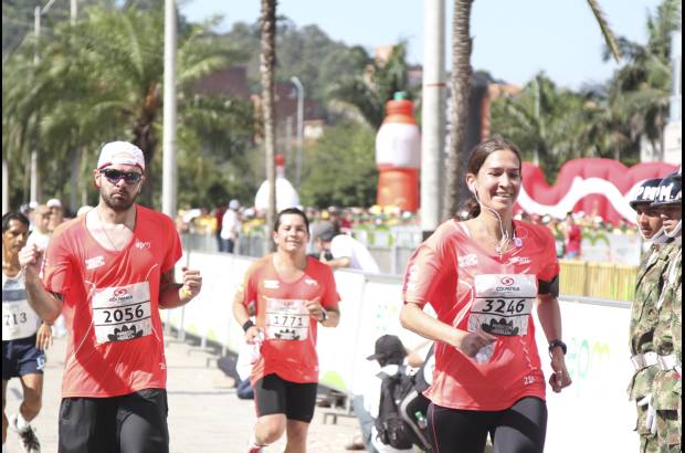 Esteban Jaramillo y Sebasti&#225;n Salazar - M&#225;s de 10 mil competidores se dieron cita en esta hist&#243;rica cita deportiva que se corr&#237;a en las modalidades de 5, 10, 21 y 42 kil&#243;metros.