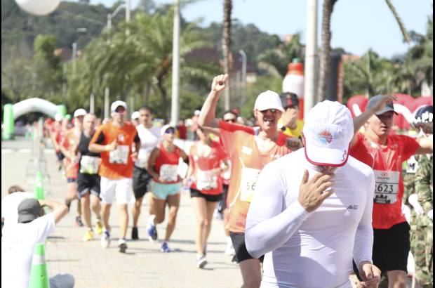Esteban Jaramillo y Sebasti&#225;n Salazar - M&#225;s de 10 mil competidores se dieron cita en esta hist&#243;rica cita deportiva que se corr&#237;a en las modalidades de 5, 10, 21 y 42 kil&#243;metros.