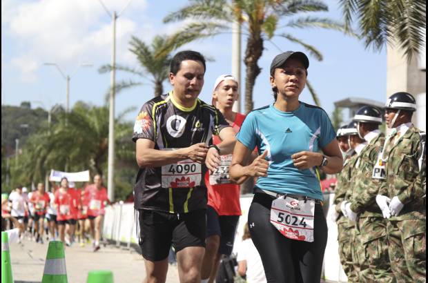 Esteban Jaramillo y Sebasti&#225;n Salazar - M&#225;s de 10 mil competidores se dieron cita en esta hist&#243;rica cita deportiva que se corr&#237;a en las modalidades de 5, 10, 21 y 42 kil&#243;metros.