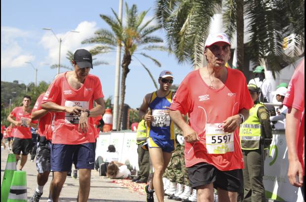 Esteban Jaramillo y Sebasti&#225;n Salazar - M&#225;s de 10 mil competidores se dieron cita en esta hist&#243;rica cita deportiva que se corr&#237;a en las modalidades de 5, 10, 21 y 42 kil&#243;metros.