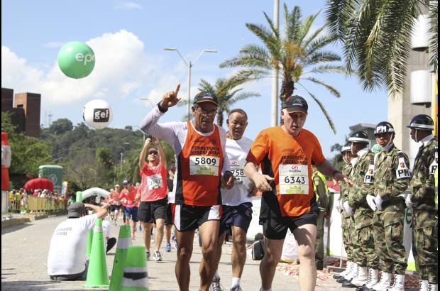 Esteban Jaramillo y Sebasti&#225;n Salazar - M&#225;s de 10 mil competidores se dieron cita en esta hist&#243;rica cita deportiva que se corr&#237;a en las modalidades de 5, 10, 21 y 42 kil&#243;metros.