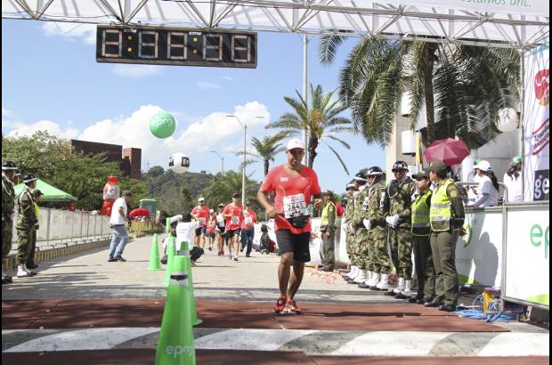 Esteban Jaramillo y Sebasti&#225;n Salazar - M&#225;s de 10 mil competidores se dieron cita en esta hist&#243;rica cita deportiva que se corr&#237;a en las modalidades de 5, 10, 21 y 42 kil&#243;metros.