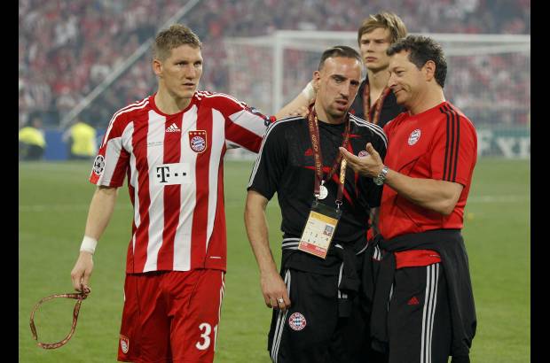 Reuters - Franck Ribery se lamenta por la derrota de su equipo. El francés no pudo estar presente en el terreno de juego por una sanción.