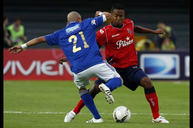 Colprensa - Jaime Castrillón apareció poco en la primera etapa del partido, sin embargo, aprovechó una jugada para adelantar a los del rojo en el marcador.