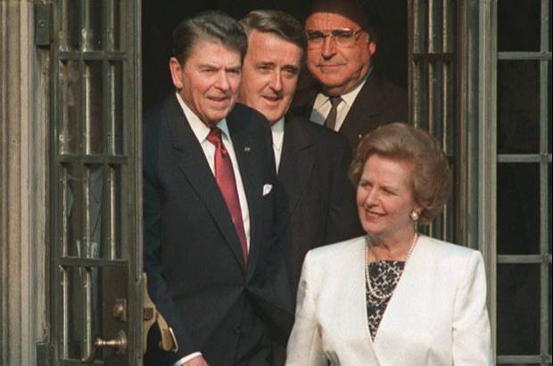 AP - También marcaron los años de Thatcher su fuerte alianza con el expresidente de EEUU Ronald Reagan y su oposición al comunismo, si bien se dejó seducir por el carisma del reformador soviético Mijail Gorbachov.