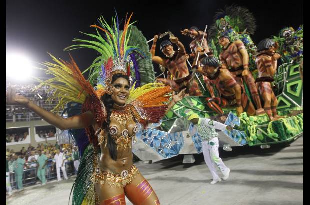 AP - Una inspiraci&#243;n en la selva amaz&#243;nica y las comunidades ind&#237;genas tuvo la escuela de samba Mocidade Independente de Padre Miguel.