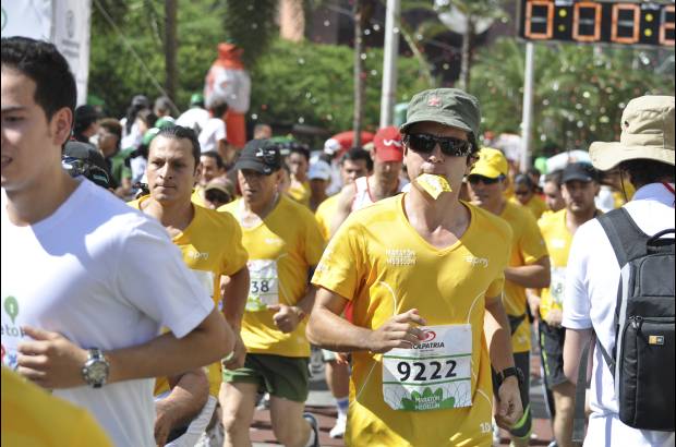 Esteban Jaramillo y Sebastián Salazar - Más de 10 mil competidores se dieron cita en esta histórica cita deportiva que se corría en las modalidades de 5, 10, 21 y 42 kilómetros