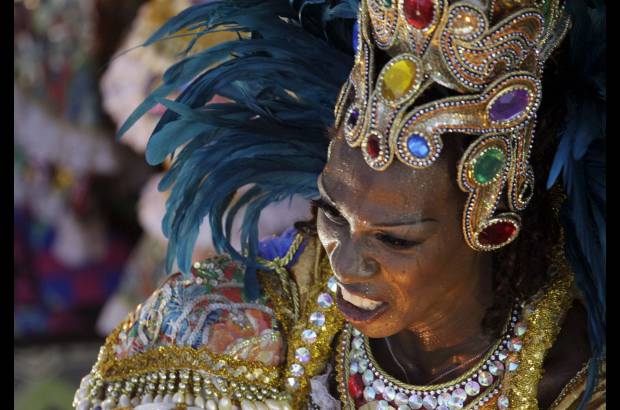 AP - La escuela de samba Jacarepagu&#225; fue una de las m&#225;s vistosas en el Samb&#243;dromo